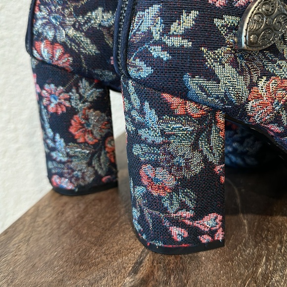 Badgley Mischka Collection Morrisey Brocade Bootie Size 81/2 - Picture 8 of 13